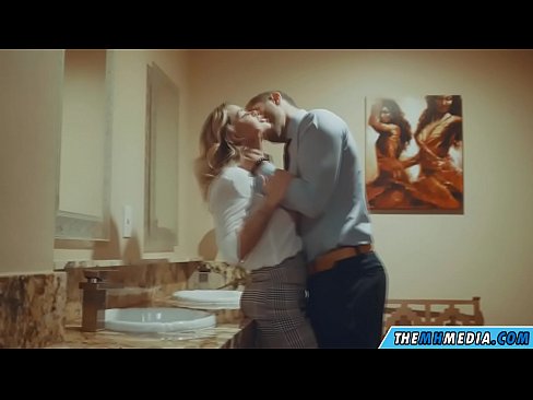 ❤️ Nigbati bilondi ti oyan ba tan ọ ni yara isinmi ti gbogbo eniyan ❤️❌ wa %yo.hentai-menu.ru ﹏